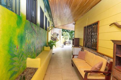 Jungle Creek all 4 villas up to 19 people in Manuel Antonio