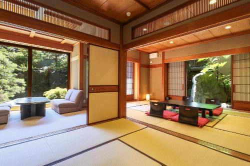 Beautiful Japanese Garden Kagetsu in Fuefuki